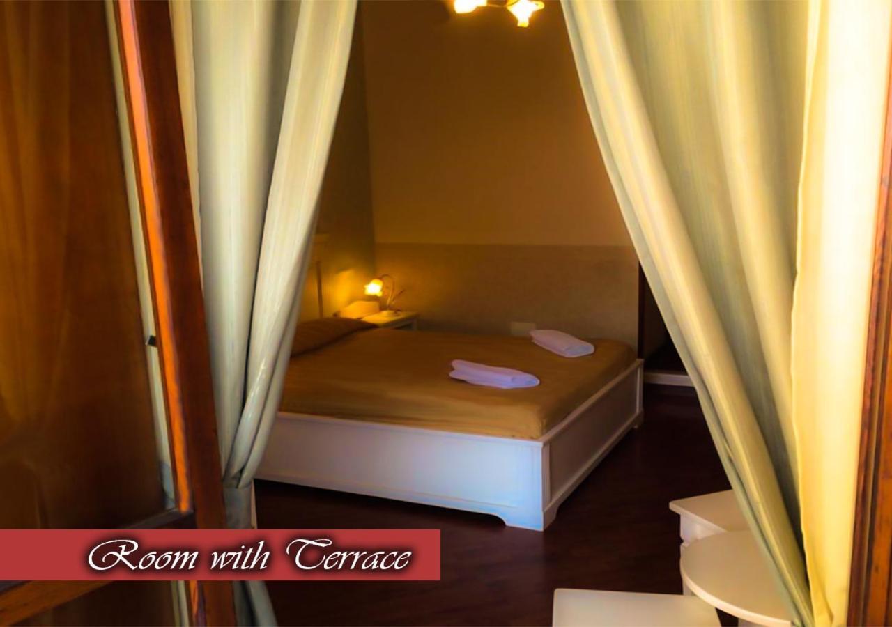 ナポリ ベッド＆ブレックファースト メデア Bed & Breakfast エクステリア 写真